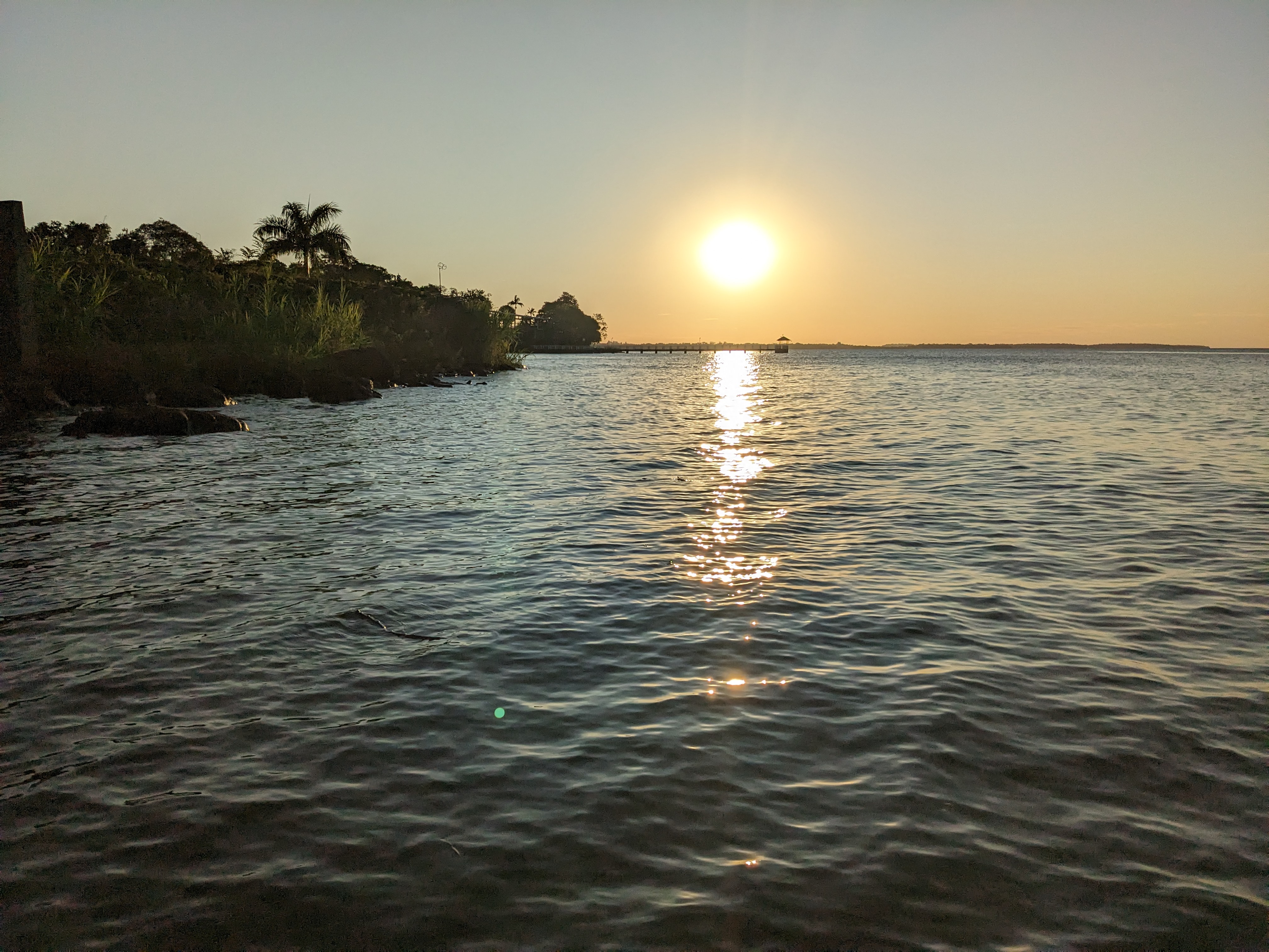 Atardecer en las costas del Río Paraná, El Montecito, Posadas.